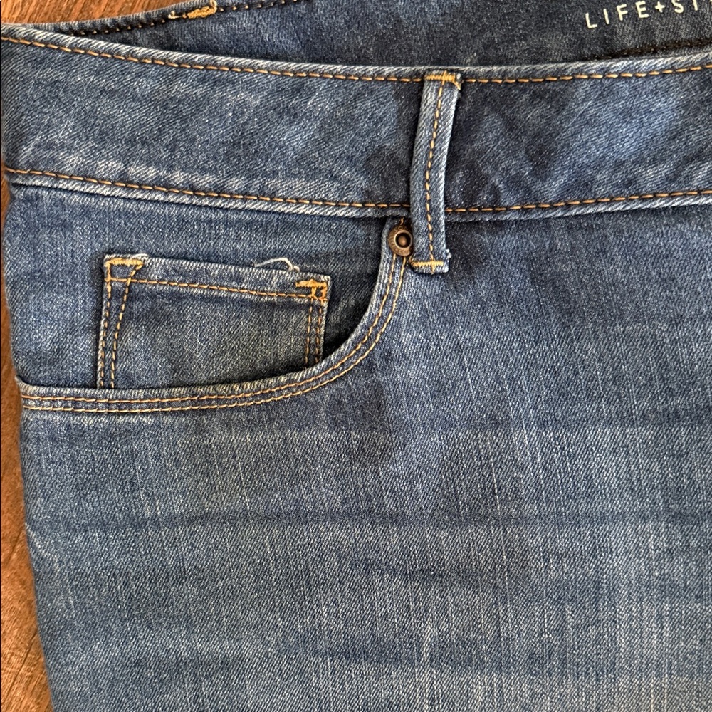 Sonoma Women's Denim Blue Bermuda Shorts Mid Rise - Picture 3 of 6